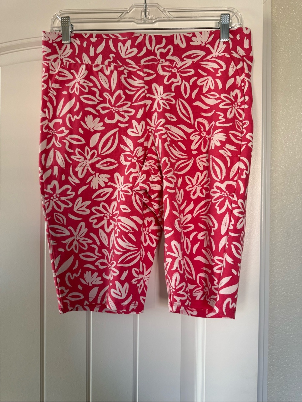 torrid Pink & White Floral Bike Shorts with pockets NWOT
